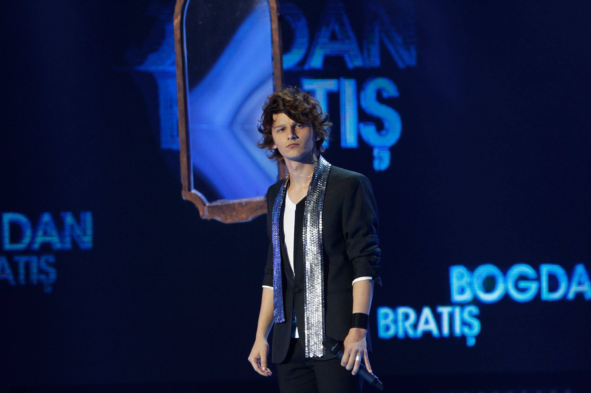 Bratis Performing Mirrors by Justin Timberlake at X factor Romania 2013.jpg